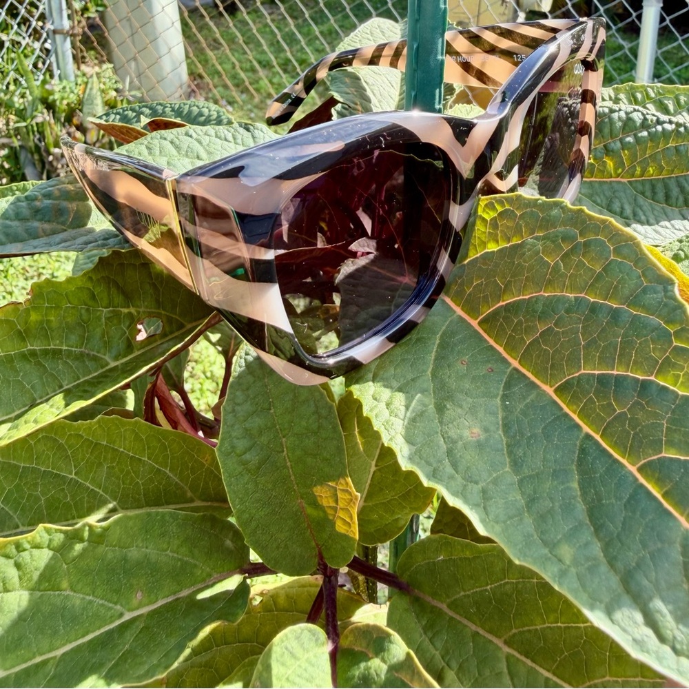 QUAY AUSTRALIA After Hours Bevel Zebra Stripe Frame Smoke Lens Sunglasses 100% U - Picture 13 of 16